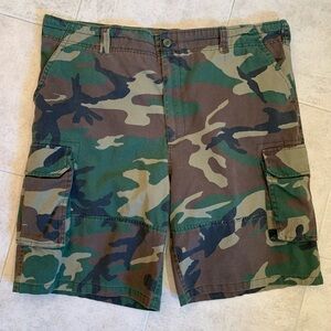 US Army issue vintage paratrooper cargo shorts Woodland Camo size XL EUC